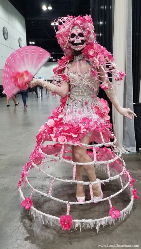 Drag make-up, skin wars re union Lana Chromium, Robin Slonina, Kyle Vest, Rupaul , DragCon LA 2018 , sea creature makeup, prosthetics, bodyart, bodypaint,live  body painting , peacock, costume, makeup , pink hair, DragCon makeup , James Majesty Dragula Peacock Costume Makeup, Skin Wars, Peacock Costume, Drag Queen Outfits, Drag Make-up, Fantasias Halloween, Club Kids, Amazing Cosplay, Halloween 2024