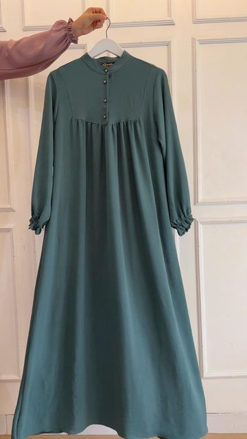 Muslim Dress Casual, Muslim Fashion Dress Simple, Biru Tosca, Simple Abaya Designs, Muslim Women Clothing, Batik Dress Modern, Abaya Designs Latest, Islamic Fashion Dresses, Girls Designer Dresses