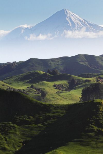 Mount Taranaki, New Zealand by Ewen Charlton New Plymouth New Zealand, Taranaki New Zealand, Nz Landscape, Mount Taranaki, New Zealand Mountains, Cream Packaging, West East, New Zealand Landscape, Landscape Tattoo