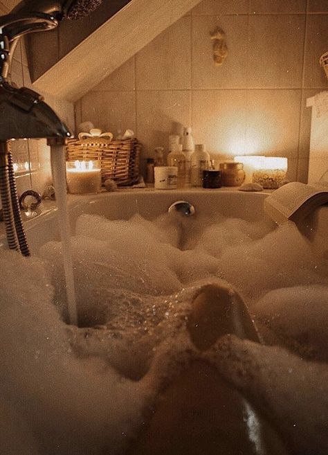 Bath Aesthetic, Bathroom Candles, Lee Ann, Romantic Weekend, Best Bath, Night Aesthetic, Bubble Bath, Weekend Getaway, Bits And Bobs