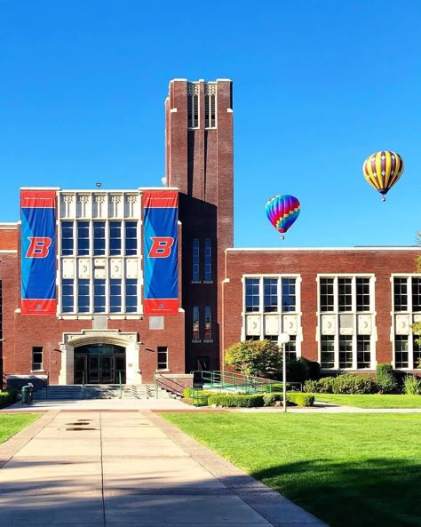 Boise State University Boise State University Aesthetic, Future Manifestation, Boise State University, Go Broncos, Boise State Broncos, College Sorority, College Game Days, Future School, Go Big Blue