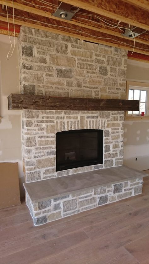 Grout Styles for Stone Veneer - The Cultured Stoners Cultured Stone Fireplace, Stone Veneer Fireplace, Cottage Fireplace, Fireplace Redo, Natural Stone Fireplaces, Cultured Stone, Farmhouse Fireplace, Casa Country, Fireplace Remodel