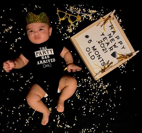 January Baby Monthly Picture, 6 Month Baby Picture Ideas, January Baby, Baby Milestones Pictures, Monthly Pictures, Monthly Baby Pictures, Baby Milestone Photos, Milestone Pictures, Baby Boy Photography