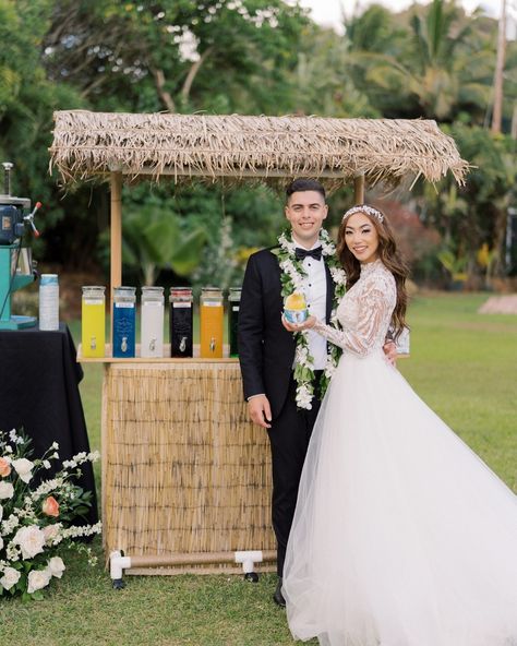 How cute is this little shave ice cart?! A favorite for cooling down during cocktail hour!⁣ 🍧 < also OMG there is a shave ice emoji?!! 😍 Repost from @tropicalmoonevents #weddingestateshawaii Lisa + Manny 8.21.22 coordination: @tropicalmoonevents design: @thepicnicblanket.co photo: @meredithsledge video: @coastalfilmsco venue: @loulupalm florist: @laflorevents rentals: theweddinglinenco @accelrentals @alohaartisans bar: @sodapophawaii catering: @kenekeswaimanalo dessert: @cakeworks_hi @beac... Ice Emoji, Shave Ice, Shaved Ice, Cocktail Hour, Wedding Decor, Florist, Hawaii, Wedding Decorations, Decor Ideas