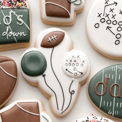 Jess Linstra on Instagram: "Happy Super Bowl Sunday 🏈 Who are you rooting for?! #cookies #njcookies #cookiesofinstagram #decoratedsugarcookies #birthdaycookies #firstbirthdaycookies #firstyeardown" Football Themed Cookies, Football Buttercream Cookies, Football Cookies Birthday, First Year Down Football Birthday Cookies, First Down Birthday Cookies, Sports Cookies, Super Bowl Message Cookie, Football Royal Icing Cookies, 1st Birthday Cookies Boy