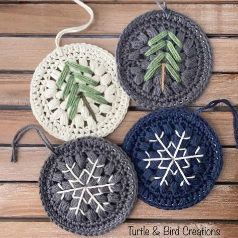 Crochet Ornament Patterns, Crochet Xmas, Crochet Christmas Decorations, Crochet Ornaments, Crochet Decoration, Holiday Crochet, Crochet Christmas Ornaments, Christmas Crochet Patterns, Diy Crochet Projects