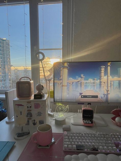 Desk Setup Window, Apartment Gaming Setup, Pc Room Setup, Notetaking Aesthetic, Cute Desk Setup, Cute Keyboards, Desk Monitor, Interior Design Layout, Set Up Ideas