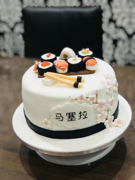 Sushi cake Sushi Cake Ideas, Sushi Cake Birthday, Sushi Birthday Cake, Unusual Cake, Sushi Birthday, Sushi Cake, 10 Birthday Cake, Japanese Cake, Sushi Party