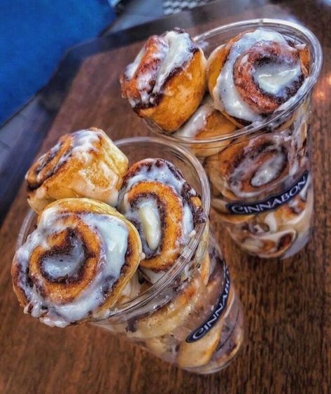 🌸🧚🏾‍♀️ Pinterest : @𝖙𝖆𝖊𝖑𝖆𝖗 🧚🏾‍♀️🌸 Mini Cinnamon Rolls, Cookie Bakery, Cinnamon Rolls Homemade, Cinnamon Buns, Interesting Food Recipes, Food Cravings, Travel Food, Junk Food, Cinnamon Rolls