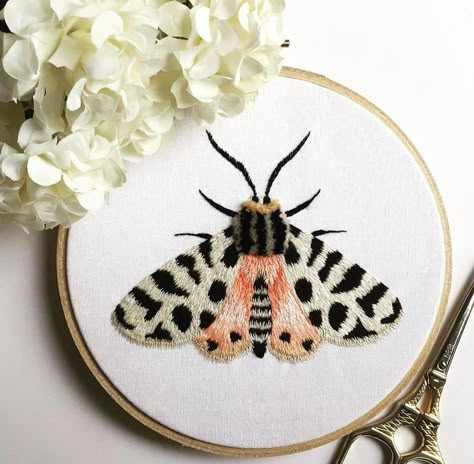 Fabric Insects, Moth Embroidery, Embroidery Jeans Diy, Bugs Embroidery, Embroidered Butterflies, Lovely Sunday, Tiger Moth, Hand Embroidery Patterns Flowers, Digital Patterns