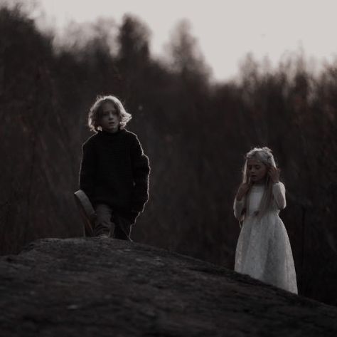 Fantasy Brother And Sister, Fantasy Twins Brother And Sister, Evil Twin Aesthetic, Targaryen Twins, Targaryen Siblings, Fantasy Siblings, Sibling Aesthetic, Siblings Aesthetic, Blonde Kids