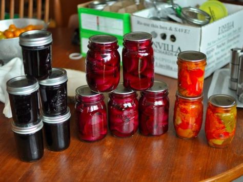 A Beginner's Guide to Canning Beginner Canning, Canning Guide, Canning 101, Canning Food Preservation, Canned Food Storage, Canning Tips, Home Canning, Meals In A Jar, Serious Eats