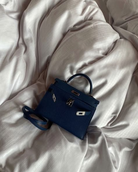 Hermes Bags Blue, Navy Blue Birkin, Small Birkin Bag, Navy Birkin, Blue Bag Outfit Ideas, Blue Hermes Bag, Blue Bag Aesthetic, Blue Kelly Bag, Hermes Bag Aesthetic