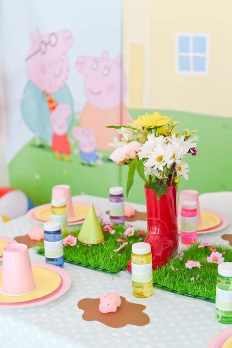 Peppa Pig Birthday Table Decor, Peppa Pig Party Table Decor, Papa Pig Birthday Party Ideas, Peppa Pig Party Table, Peppa Pig Party Decor, Peppa Pig Table Decoration, Peppa Pig Favors, Peppa Birthday Party Ideas, Peppa Pig Birthday Party Decorations Diy