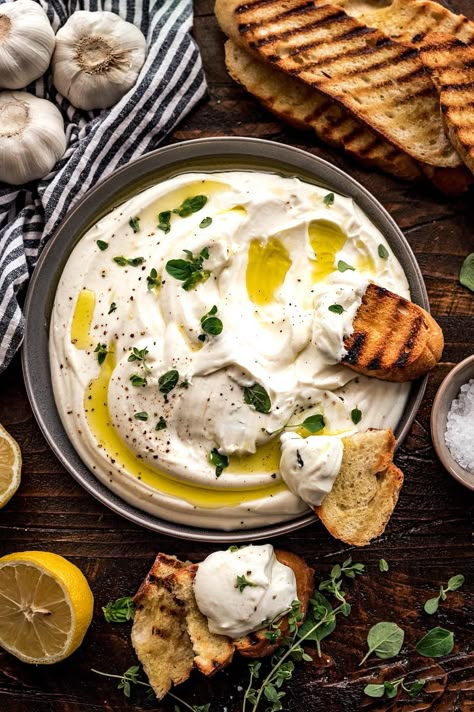 It only takes 5 minutes to transform regular ricotta into a ultra-creamy appetizer that's infused with plenty of flavor: Whipped Ricotta! Use it as a tangy spread for ricotta toast or bagels, or spoon it into a bowl to serve with crusty bread as a fuss-free dip. It's seriously simple, but incredibly shareable and delicious. Whipped Ricotta Toast, Shareable Snacks, Shareable Appetizers, Whipped Ricotta Recipe, Nye Food, Bagel Spread, Ricotta Dip, Savoury French Toast, Ricotta Toast