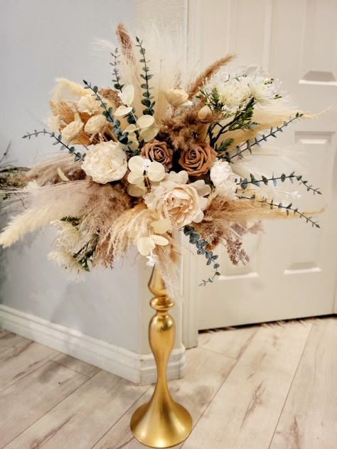 Pampas And Floral Centerpiece, Brown Party Centerpieces, Matric Ball Decor At Home, Brown Floral Arrangements, Boho Baby Shower Centerpieces, Boho Arrangements, 1920s Party Decorations, Tall Flower Centerpieces, Boho Centerpieces