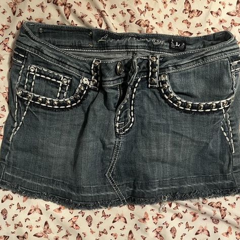 Y2k mini skirt with studded detailing really cute... - Depop Skirts 2000s, Outfits Alt, Y2k Mini Skirt, Jean Skirts, Fear Street, Jewelry Lookbook, 2000s Fashion, Tattoo Styles, Mini Fashion