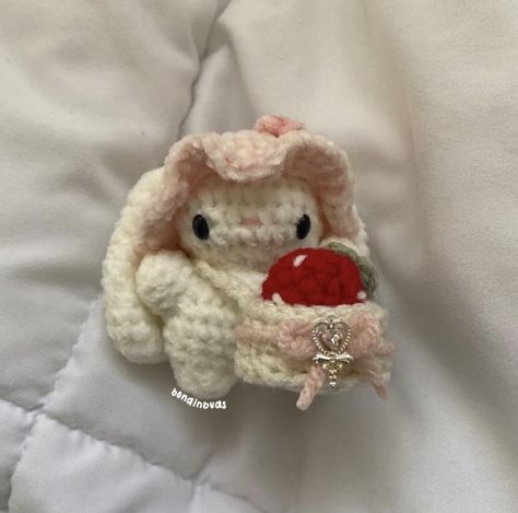 Crochet Desk Accessories, Cozy Journaling, Korean Crochet, Strawberry Bunny, Diy Crochet Patterns, Easy Crochet Animals, Crochet Bunny Pattern, Crochet Keychain Pattern, Bunny Crochet