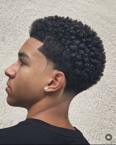 Black Hair Buzzcut, Messy Fade Haircut Men, Temp Fade Black Men, Low Taper Afro, Afro Taper, Afro Fade Haircut, Afro Hair Fade, Buzz Cut For Men, Tapered Afro