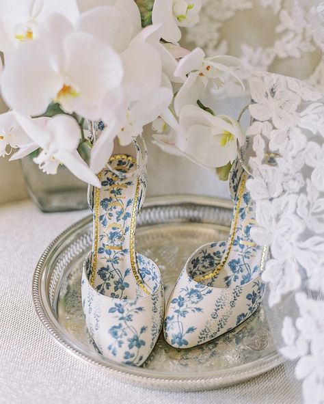 Chinoiserie Wedding Decor, Dream Wedding Shoes, Chinoiserie Wedding, French Country Wedding, Divinely Guided, Details Photography, Wedding Details Photography, Shoes Photography, Wedding Pic