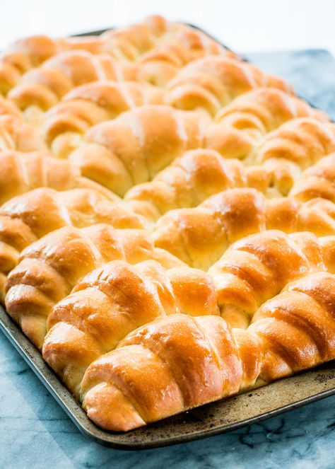 These Best Ever Dinner Crescents are really the perfect dinner rolls, soft, buttery, best tasting yet still simple to make. Crescent Bread, Crescent Dinner Rolls, Homemade Crescent Rolls, Quick Rolls, Croissant Roll, Homemade Croissants, Crescent Recipes, Jo Cooks, Croissant Recipe