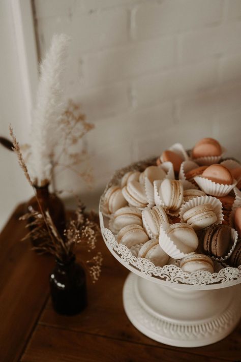 Neutral Sweets Table, Boho Neutral Bridal Shower Ideas, Terracotta Wedding Dessert Table, Boho Wedding Cake Table, Boho Desert Table, Boho Desserts, Boho Dessert Table, Macaroons Wedding, Dessert Station Wedding