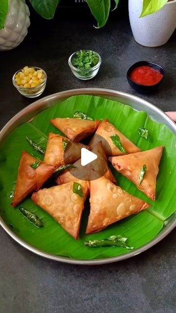 Onion Samosa Recipe, Chat Masala, Samosa Chaat, Samosa Recipe, Turmeric Powder, Cup Of Water, Coriander Powder, Tea Time Snacks, Coriander Leaves