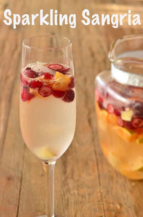 Champagne Sangria, Sparkling Sangria, Champagne Punch, Champagne Cocktails, Cocktail Ideas, Champagne Bar, Champagne Cocktail, Sangria Recipes, Punch Recipes