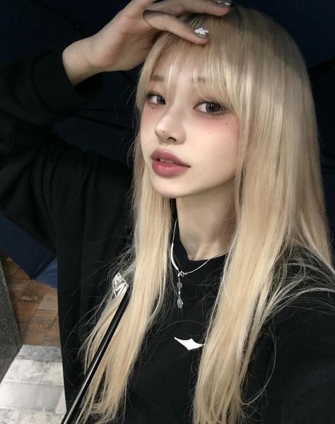 Blonde Asian, Blonde With Pink, Haircuts Straight Hair, Hair Inspo Color, Pretty Eyes, Cute Makeup, Blonde Girl, Haircuts For Men, Pretty Hairstyles