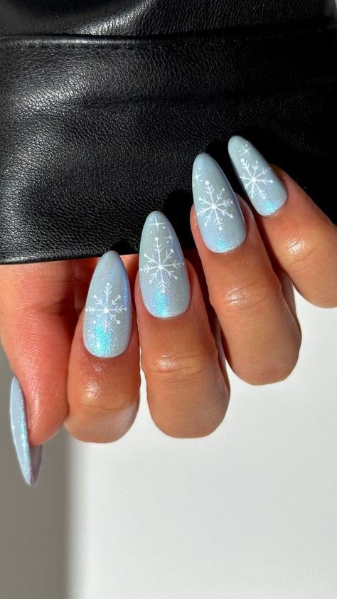 Ice Blue Nails, January Nail Art, Blue Winter Nails, Snowflake Nail Design, Christmas Nails Ideas, Candy Cane Nails, Manicure Colors, Red Christmas Nails, Winter Manicure