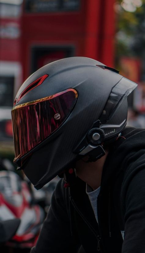 Cr ig:whitefoxproject Motorcycle Wheelie, Biker Photography, Cool Motorcycle Helmets, Motor Mobil, Motorbike Helmet, Motorcycle Aesthetic, Motorcycle Photography, Biker Aesthetic, Motorcycle Men