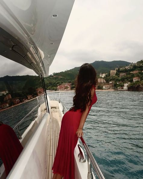 Yacht Aesthetic, Shotting Photo, Foto Poses, Future Lifestyle, Dream Lifestyle, Instagram Photo Inspiration, Feminine Aesthetic, Summer Dream, European Summer