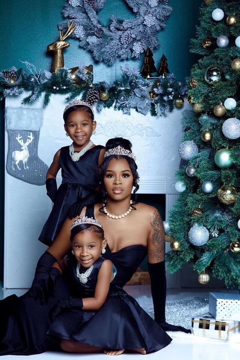 Mommy Daughter Photography, Family Christmas Pictures Outfits, Mommy Daughter Photoshoot, Mommy Daughter Pictures, Christmas Pictures Outfits, Mommy Daughter Photos, Mother Daughter Photoshoot, Christmas Family Photoshoot, Mommy And Baby Pictures