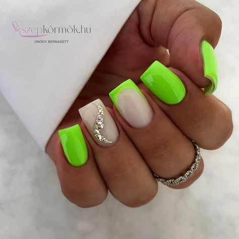 Beach Nail Ideas, Two Color Nails, Shellac Nail Art, Beach Nail, Neon Green Nails, Fancy Nails Designs, French Acrylic Nails, Cute Gel Nails, Bright Nails