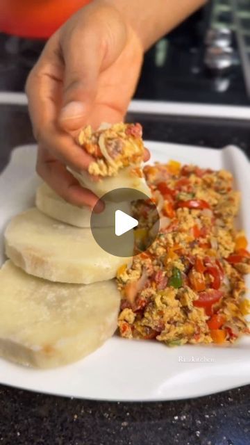 Nigerian Egg Sauce Recipe, Yam And Egg Sauce, Yam And Egg, Egg Sauce Recipe, Fried Egg Recipe, Egg Stew, Egg Sauce, African Recipes Nigerian Food, Instagram Breakfast