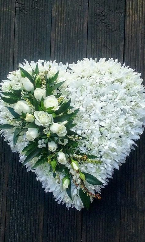 Fresh Flower Arrangement, Dekoratívne Vence, Casket Flowers, Easter Flower Arrangements, Grave Flowers, Creative Flower Arrangements, Memorial Flowers, Arrangement Ideas, Flower Arrangements Simple