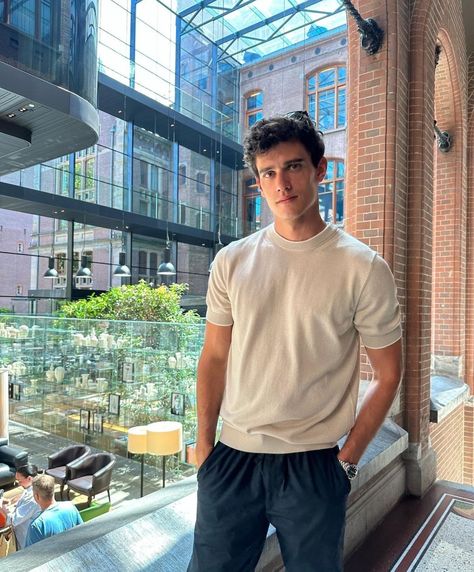 Xavier Serrano, Boyfriend Outfit, Guy Fits, Mens Hairstyles Thick Hair, Mens Trendy Outfits, Boy Pictures, Aesthetic Guys, Poses For Men, Cute Celebrities