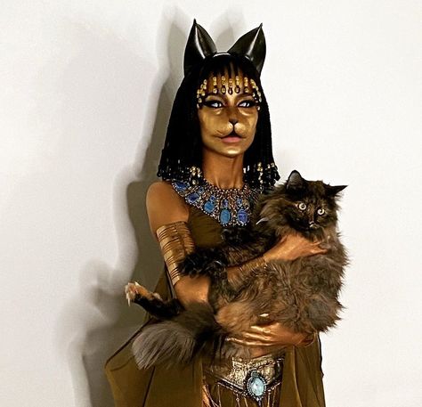 Egyptian Cat Makeup, Bast Costume, Bastet Makeup, Anubis Makeup, Egyptian Cat Costume, Bastet Costume, Sphinx Costume, Artistic Costumes, Cleopatra Cosplay