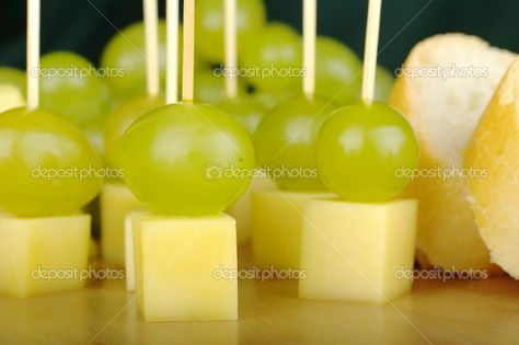 Cheese and grapes Cheese And Grapes, Easy Snack Ideas, Grapes And Cheese, Cafeteria Food, Preschool Snacks, School Cafeteria, Party Finger Foods, Nutritious Snacks, Food Display