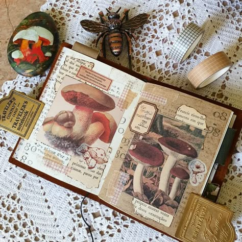 Mushroom Scrapbook Ideas, Mushroom Journal Ideas, Aestethic Journal, Journal Nature, Glue Books, Art Journal Cover, Art Appliqué, Hobonichi Techo, Glue Book