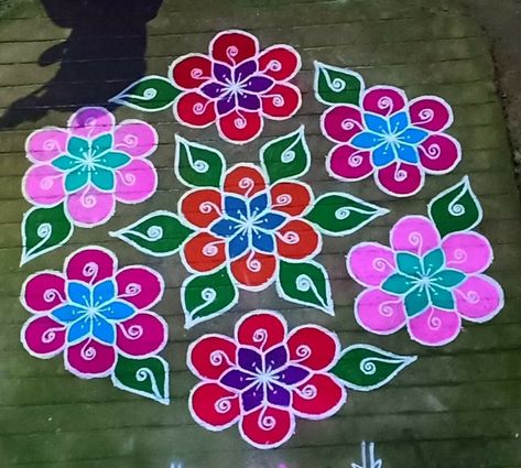 Colour Kolam Design, Sankranthi Muggulu With Colours, Mugullu Rangoli Designs, Rangoli Kolam Designs With Colour, Simple Rangoli With Dots, Simple Flower Rangoli, Pattern Design Drawing, Easy Rangoli Designs Videos, Very Easy Rangoli Designs