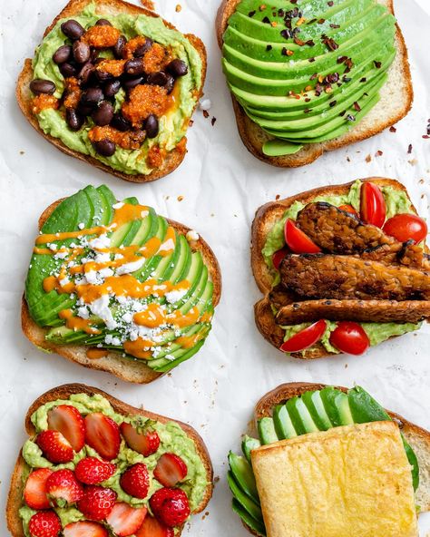 Vegan Avocado Toast, Cabbage Salad Recipes, Plant Based Recipes Breakfast, Vegan Brunch, Vegan Bacon, Vegetarian Cabbage, Toast Toppings, Ramen Noodle, Vegan Eggs