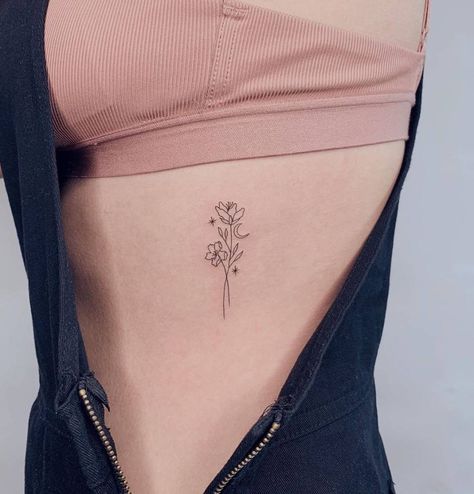 Line Rib Tattoo, Fine Line Rib Tattoo, Flower Rib Tattoo, Tattoos Ribs, Rib Tattoo Ideas, Ribs Tattoo, Tattoo Rib, Tattoo Ribs, Tattoo Side