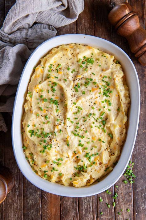 These Make-Ahead Mashed Potatoes are rich, creamy, and delicious served with ham, turkey, or beef. Make them in advance and check them off your list! Make Ahead Thanksgiving Mashed Potatoes, Meal Prep Mashed Potatoes, Mashed Potatoes Make Ahead, Make Ahead Potato Recipes, Make Ahead Potatoes, Ina Garten Mashed Potatoes, Make Ahead Thanksgiving Dishes, Ham And Mashed Potatoes, Best Mash Potato Recipes