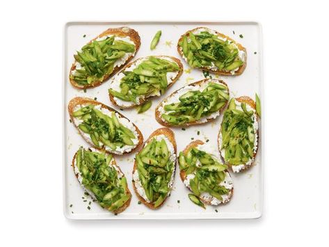 Asparagus Crostini, Best Artichoke Recipe, Best Asparagus, Best Asparagus Recipe, Crostini Recipe, Asparagus Casserole, Cream Of Asparagus Soup, Creamed Asparagus, Produce Recipes