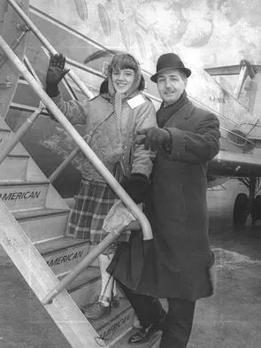 Jennie Likens waving at an airport Sylvia Likens, Human