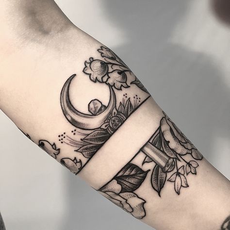 Sailor Tattoo, Sailor Moon Tattoo, Magic Tattoo, Flower Sleeve, Sleeve Ideas, Cute Tiny Tattoos, Dagger Tattoo, Floral Moon, Floral Tattoo Design