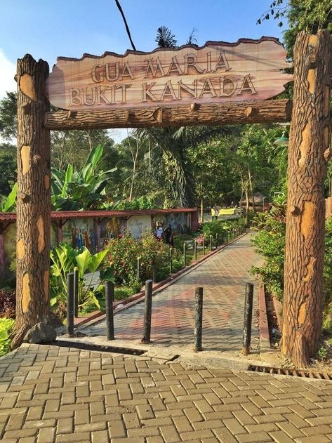 Gua Maria, Farm Entrance, Restaurant Entrance, Event Venue Spaces, Jungle Resort, Outdoor Restaurant Design, Bamboo House Design, Farm Gate, Entrance Gates Design