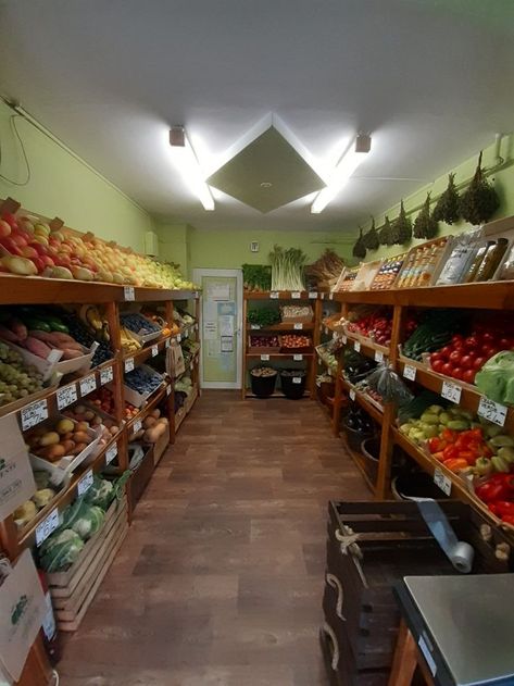 Vegetable Shop Design Ideas, Fruit And Veg Shop, Vegetable Shop, Grocery Store Design, Supermarket Design, Fruit Shop, Fresh Market, Store Design Interior, Food Market