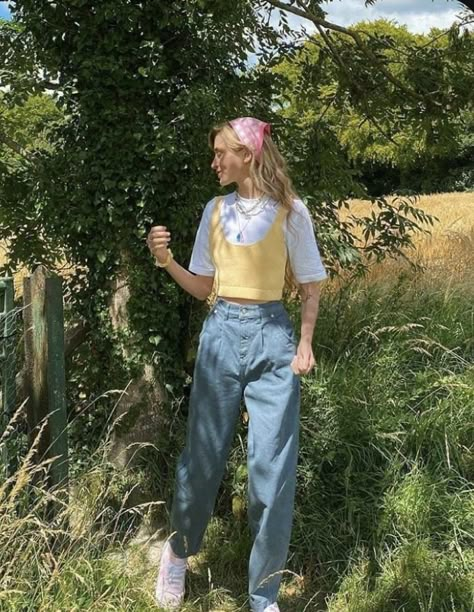 Cute Spring Aesthetic Outfits, Spring Retro Outfits, Pastel Outfits Aesthetic Soft Grunge, Colorful Summer Outfits Aesthetic, Indie Spring Outfits, Artsy Girl Aesthetic Outfits, 90s Fashion Inspo Outfit, Cute Indie Outfits, 90s Summer Outfits Aesthetic